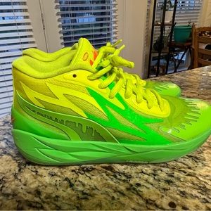 Puma MB 02. Slime. Worn 10-15 times. Mostly indoors on the court. Great shape!
